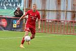 Fotbalisté Kvítkovic (modro-bílé dresy) v Mol Cupu prohráli s Třincem 1:5.