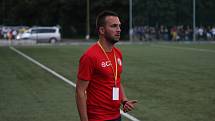 Fotbalisté Uherského Brodu (červené dresy) zvítězili v předkole MOL Cupu nad domácím Baťovem 5:0.