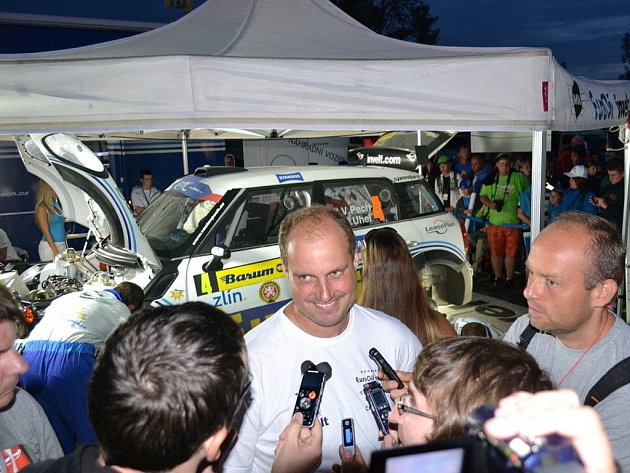 Večerní servis po I.etapě Barum Czech Rally 