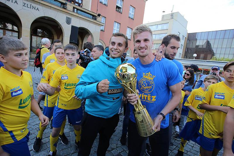 Oslava vítězství  fotbalistů FC FASTAV Zlín  v poháru MOL CUP  na náměstí Míru ve Zlíně.