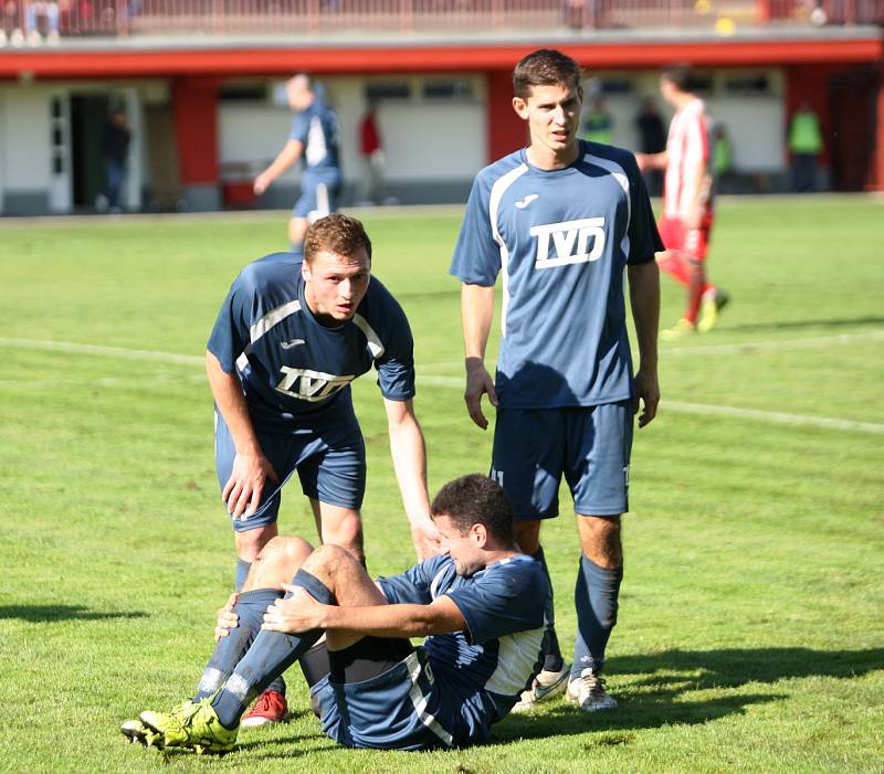 Fotbalisté Brumova (bílo-červení) v 11. kole divize E remizovali v derby se Slavičínem 1:1.