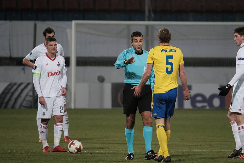 Fotbalisté Fastavu Zlín (ve žlutém) v 6. kole Evropské ligy skupiny F v olomouckém azylu podlehli lídru nejvyšší ruské soutěže Lokomotivu Moskva.