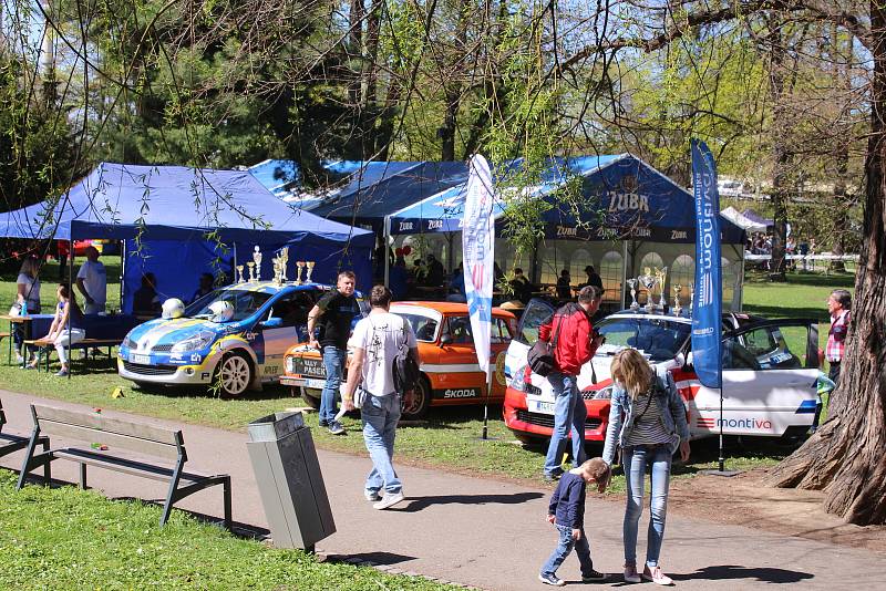 Na 2. ročníku automobilové show CzechDrive si přišli na své zejména zarytí automobiloví fanoušci. Počty exponátů se vyšplhaly téměř ke dvou stovkám.