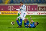 Zápas čtvrtfinále MOL Cupu mezi týmy FC Slovan Liberec a FC Fastav Zlín se odehrál 5. dubna na libereckém stadionu U Nisy. Na fotce zprava Lukáš Bartošák a Vukadin Vukadinovič.