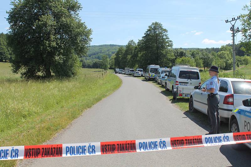 Pátrání po nebezpečných pachatelích, kteří měli v pondělí přepadnout vůz pošty v Hornom Srnie na Slovensku