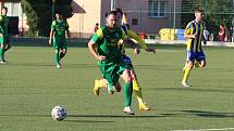 Fotbalisté Baťova (ve žlutém), vítěz krajského přeboru, se se soutěží rozloučili vysokým vítězstvím 9:0 nad Boršicemi. Foto: pro Deník/Jan Zahnaš