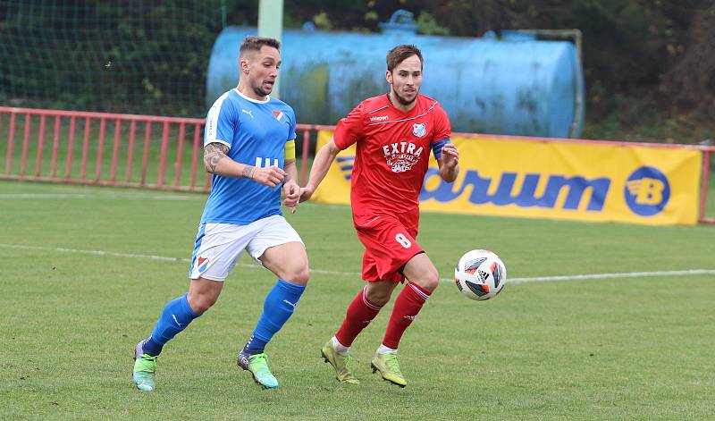 Fotbalisté Otrokovic (červené dresy) doma podlehli Baníku Ostrava "B" 1:4.