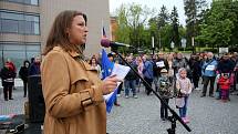 Demonstrace proti ministryni spravedlnosti Marii Benešové na náměstí T. G. Masaryka ve Zlíně, 13. 5. 2019