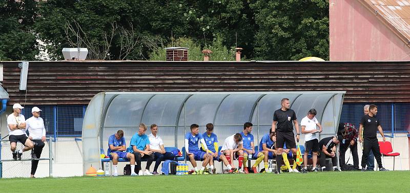 Fotbalisté Zlína B (žluté dresy) v 5. kole MSFL přehráli Znojmo 4:0. Foto: Jan Zahnaš