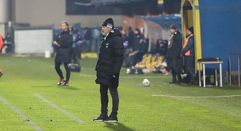 Fotbalisté Zlína (žluté dresy) v úvodním jarním zápase remizovali s Baníkem Ostrava.