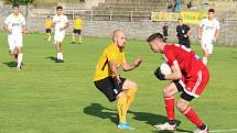 Fotbalisté Zlína B (bílé dresy) v 6. kole MSFL prohráli v Rosicích 1:2.