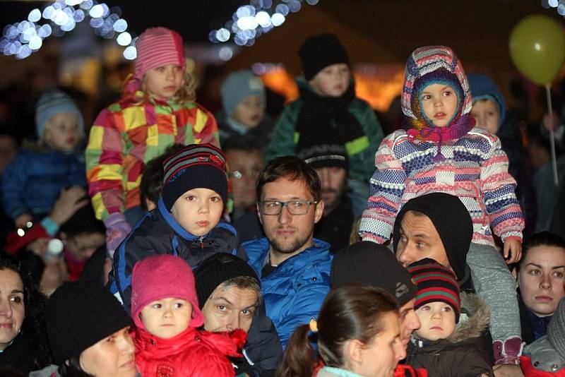 Malé velké divadlo z Brna sehrálo pohádku Prasátka a vlk.