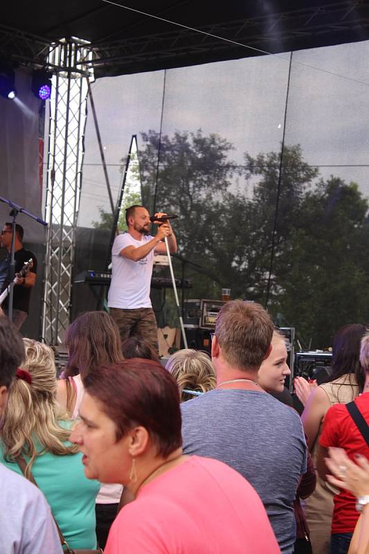 Narozeninový Megakoncert kapely Reflexy na otrokovickém Štěrkáči. Mezi hosty byla kapela Argema, Alžběta Kolečkářová i slovenská kapela Heleniné oči