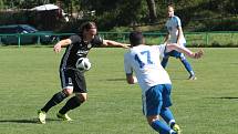 Fotbalisté Luhačovic (v černých dresech) prohráli se Štítnou nad Vláří 1:2 na penalty