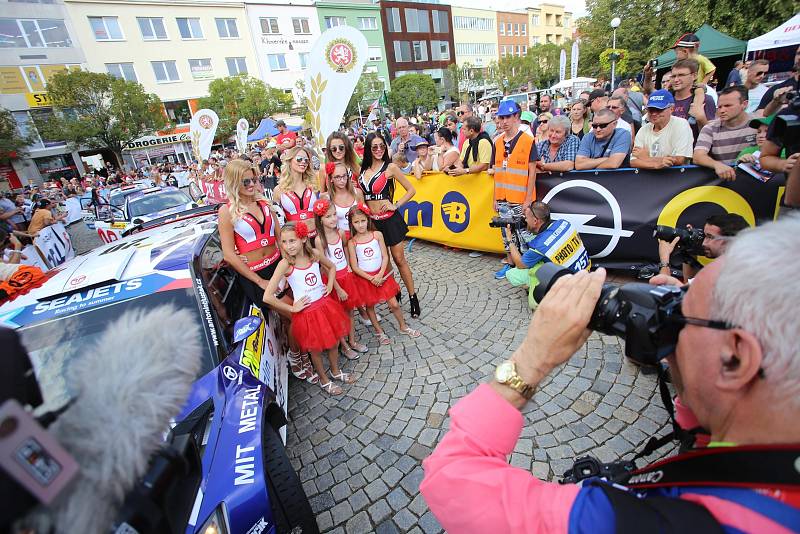 Barum Czech Rally Zlín 2017 start na náměstí Míru ve Zlíně