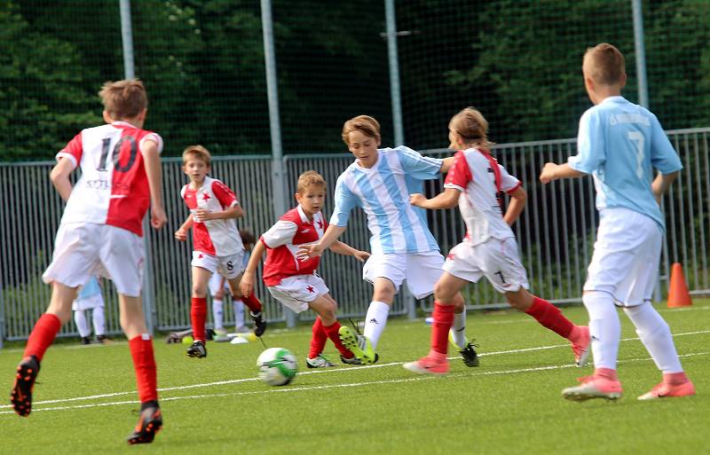 Fotbal McDonlads Cup. Krajské kolo Vršava Zlín. ZŠ Slovan Kroměříž (červeno bílý) - ZŠ Komenského Zlín starší