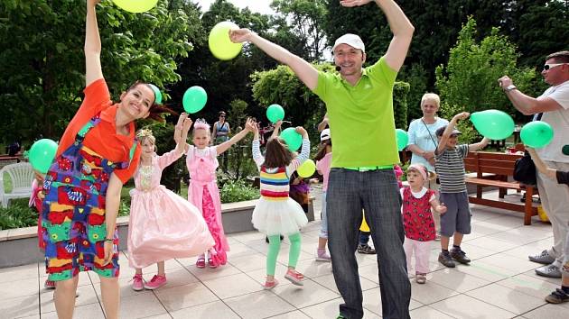 Kouzelný karneval Jirky Hadaše v kavárně Slunečnice ve Zlíně.