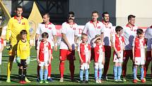 Fotbalisté Fastavu Zlín v retro dresech (bílo červené) u příležitosti oslav 100. let založení klubvu ve 29. kole doma hostili pražskou Slavii.