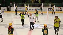 Vsetínští hokejoví fanoušci slavili v sobotu 12. října 2019 přesně na den 80. výročí založení klubu. Slavnostní buly hodil Rostislav Vlach.