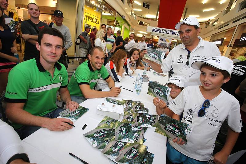 Autogramiáda jezdců Barum Czech Rally Zlín v roce 2017. Ilustrační foto