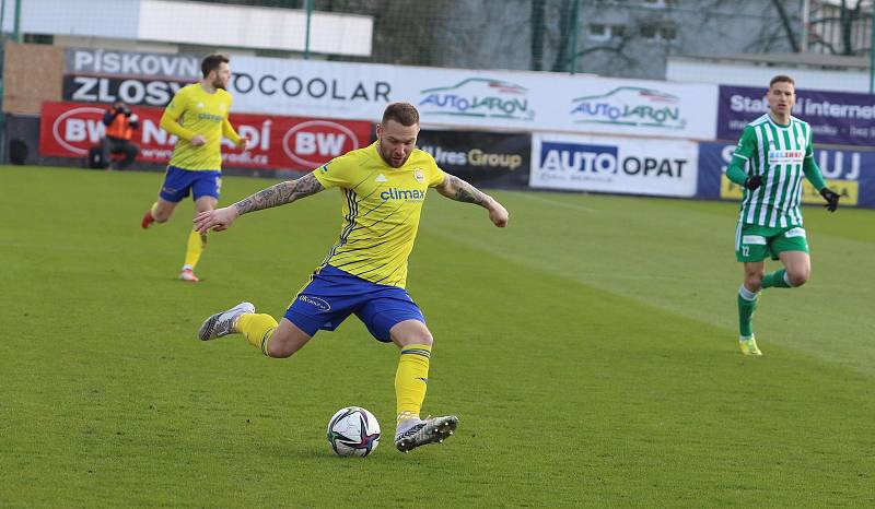 Fotbalisté Zlína (žluté dresy) vstoupili do jarní části sezony FORTUNA:LIGY na hřišti pražských Bohemians.