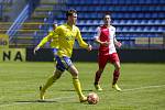 Fotbalisté Zlína (ve žlutých dresech) porazili na Letné třetiligovou Kroměříž 4:1.