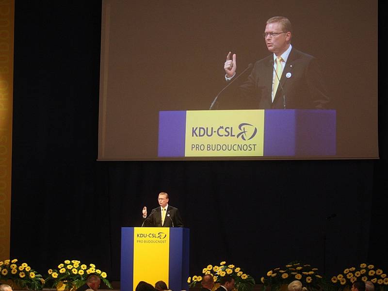 Předseda KDU-ČSL Pavel Bělobrádek mluví na sjezdu strany v Kongresovém centru ve Zlíně