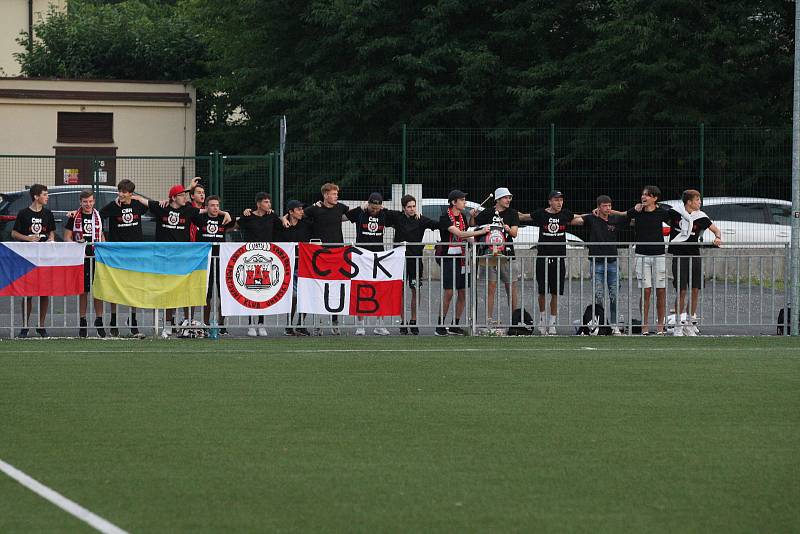 Fotbalisté Uherského Brodu (červené dresy) zvítězili v předkole MOL Cupu nad domácím Baťovem 5:0.