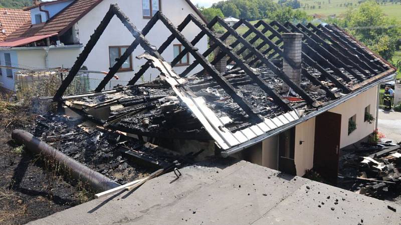 Požár střechy garáže v Zádveřicich – Rakové u Zlína