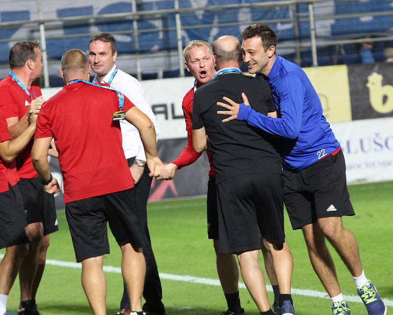 Fotbalisté Zlína (ve žlutých dresech) prohráli v předehrávce 9. kola FORTUNA:LIGY nad Baníkem Ostrava 1:2.