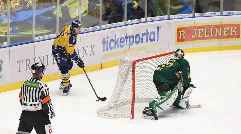 Třetí hokejové derby sezony patřilo Vsetínu. Bedřich Köhler a Maxim Žukov.