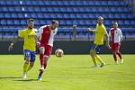 Fotbalisté Zlína (ve žlutých dresech) porazili na Letné třetiligovou Kroměříž 4:1.