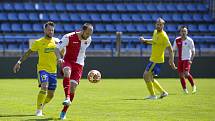 Fotbalisté Zlína (ve žlutých dresech) porazili na Letné třetiligovou Kroměříž 4:1.