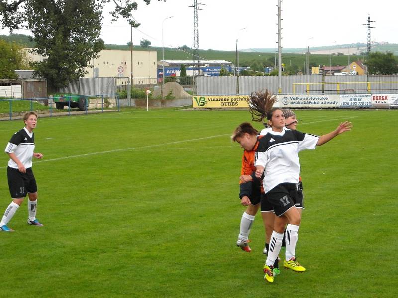 Fotbal ženy: Velké Pavlovice -  Valmez