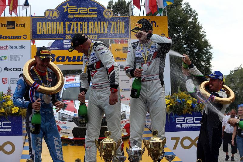 Slavnostní vyhlášení výsledků 51. ročnku Barum Czech Rally Zlín před radnicí. Z prvenství se posedmé v řadě, po desáté celkově, radoval Jan Kopecký.