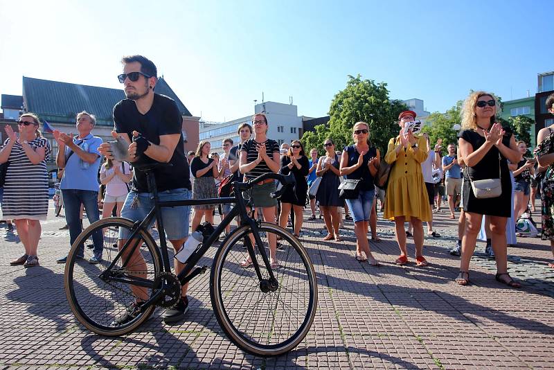 Demonstrace proti vládě Andreje Babiše náměstí Míru ve Zlíně - 11. 6. 2019