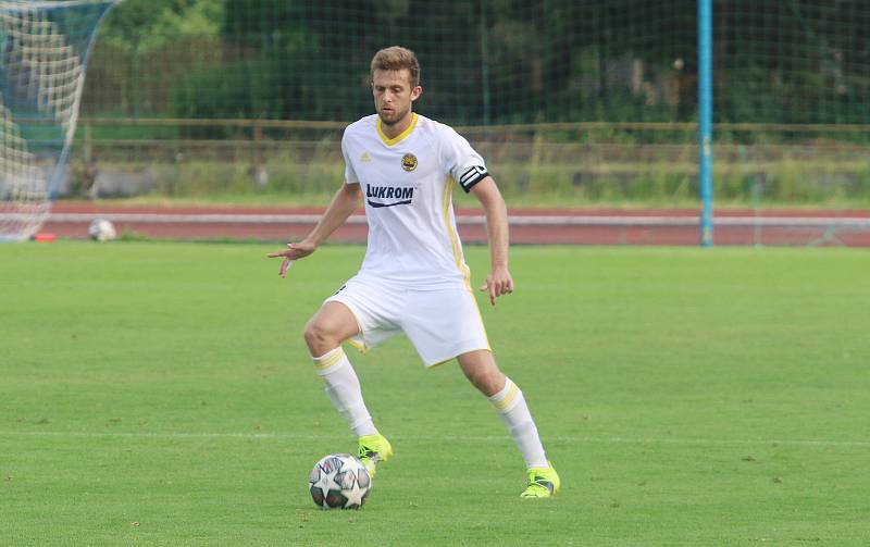 Fotbalisté Zlína B (bílé dresy) na úvod přípravy zvítězili a hřišti v Hranicích na Moravě 4:1.