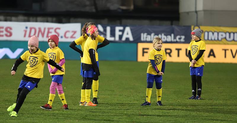 Fotbalisté Zlína (žluté dresy) v úvodním jarním zápase remizovali s Baníkem Ostrava.