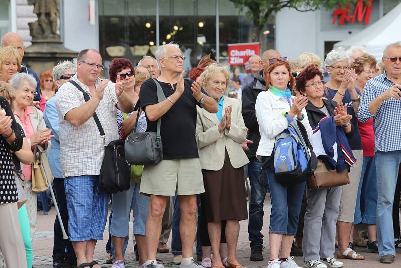 Akce I senioři umí žít naplno na náměstí Míru ve Zlíně.