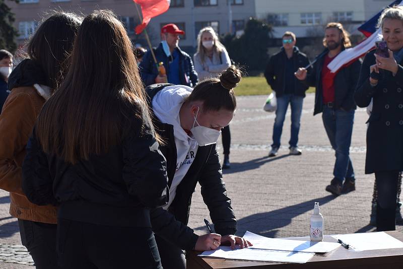 Demonstrace za návrat dětí do škol bez podmínek ve Zlíně, 7. března 2021.