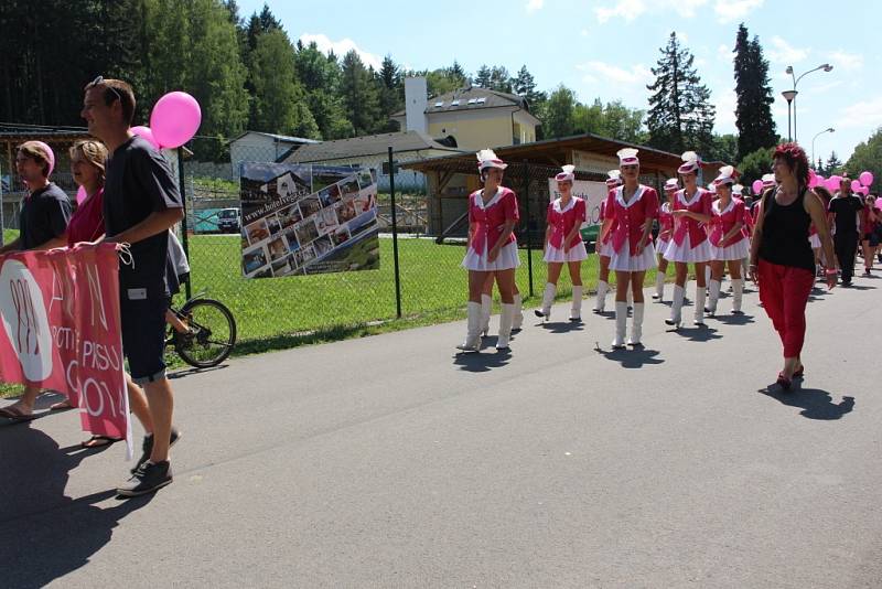 Avon pochod proti rakovině prsu v Luhačovicích.