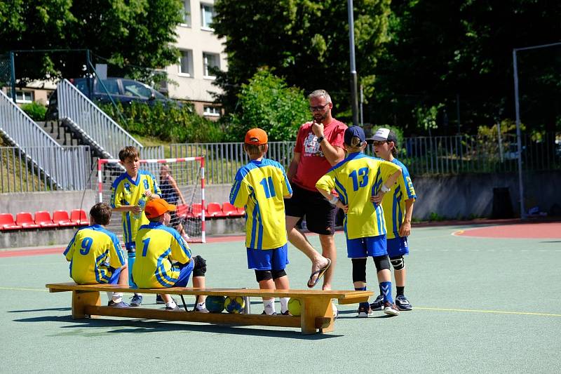 Ve sportovním areálu Základní školy Zlín Křiby se konal dvoudenní Holiday miniFestival Zlín 2022. Ve starší kategorii 5+1 zvítězilo družstvo Kopřivnice, obě kategorie miniházené 4+1 opanovaly děti ze slovenské Bojnice.