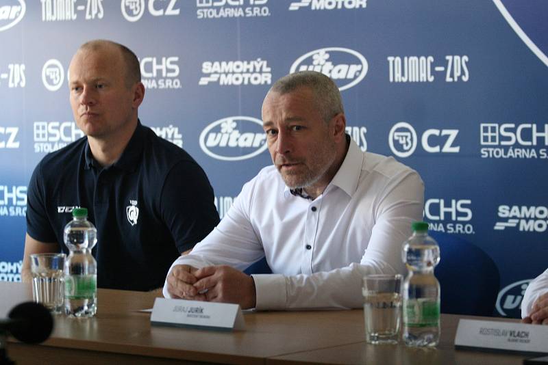 Vedení nově již prvoligového hokejového klubu PCG Berani Zlín představilo na čtvrteční tiskové konferenci nové trenéry, posily a hráčský kádr pro nový ročník v Chance lize.