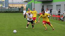 Fotbalové Příluky "B" (žluté dresy) v sobotním 7. kole IV. B třídy poprvé v sezoně bodovaly, rovnou zvítězily. Doma porazily Trnavu 4:3.