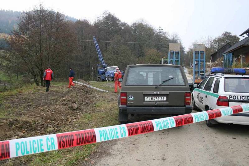 Prostor byl obehnaný policejní páskou