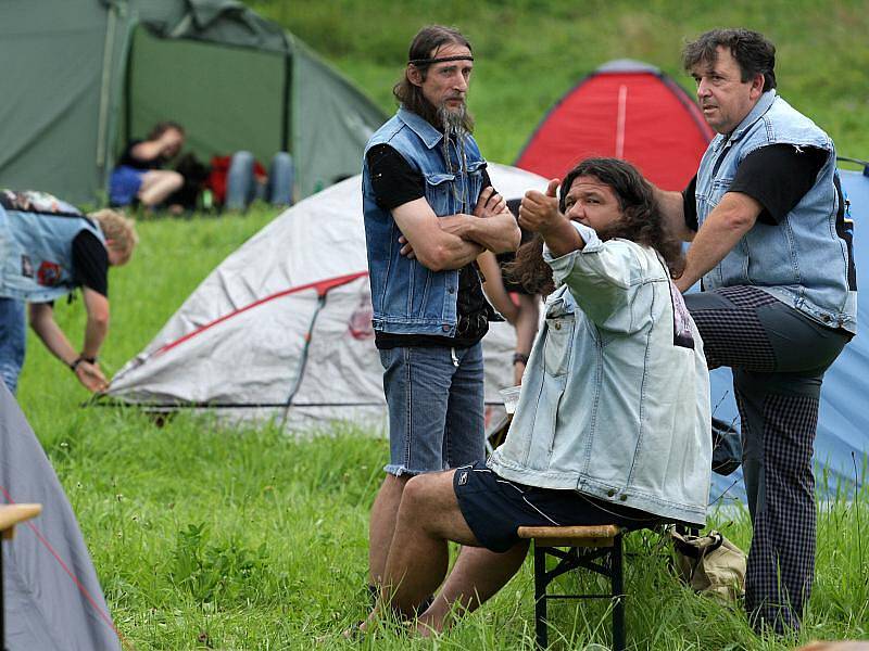 Do Vizovic se sjíždějí návštěvníci festivalu Masters of Rock