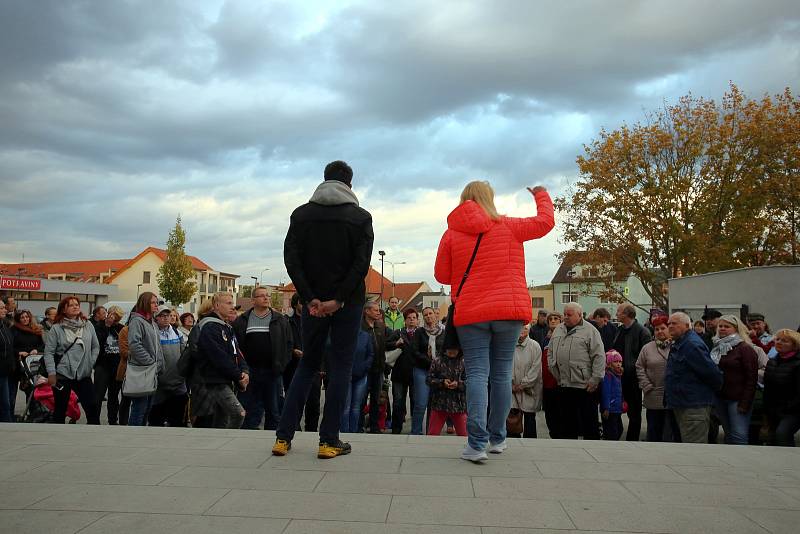 Demonstrace proti bourání hostince Horního v Malenovicích.