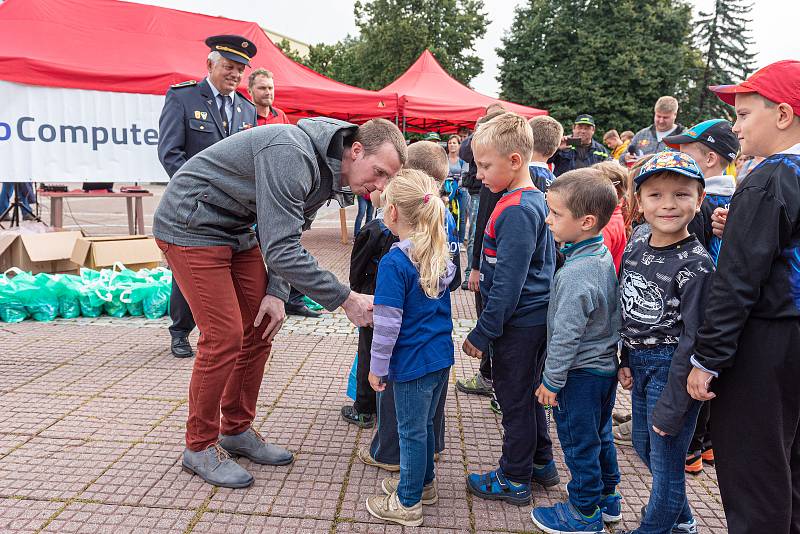 O pohár primátora města Zlína - soutěž kolektivů mladých dobrovolných hasičů v požárním útoku v kategoriích mladší žáci a starší žáci. .