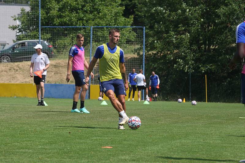 Fotbalisté ligového Fastavu Zlín v pondělí dopoledne zahájili přípravu na nový soutěžní ročník.