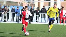 Fotbalisté Zlína (žluté dresy) v sobotním přípravném zápase zdolali třetiligovou Hanáckou Slavii Kroměříž 2:0.